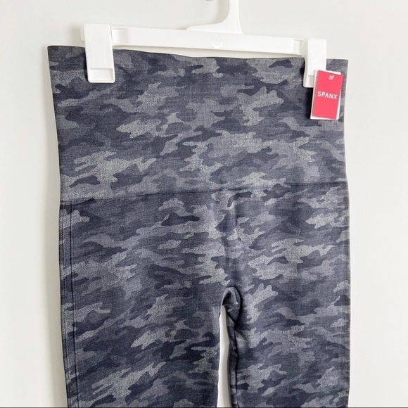 Spanx Look at Me Now Seamless Leggings in Camo - Picture 3 of 10
